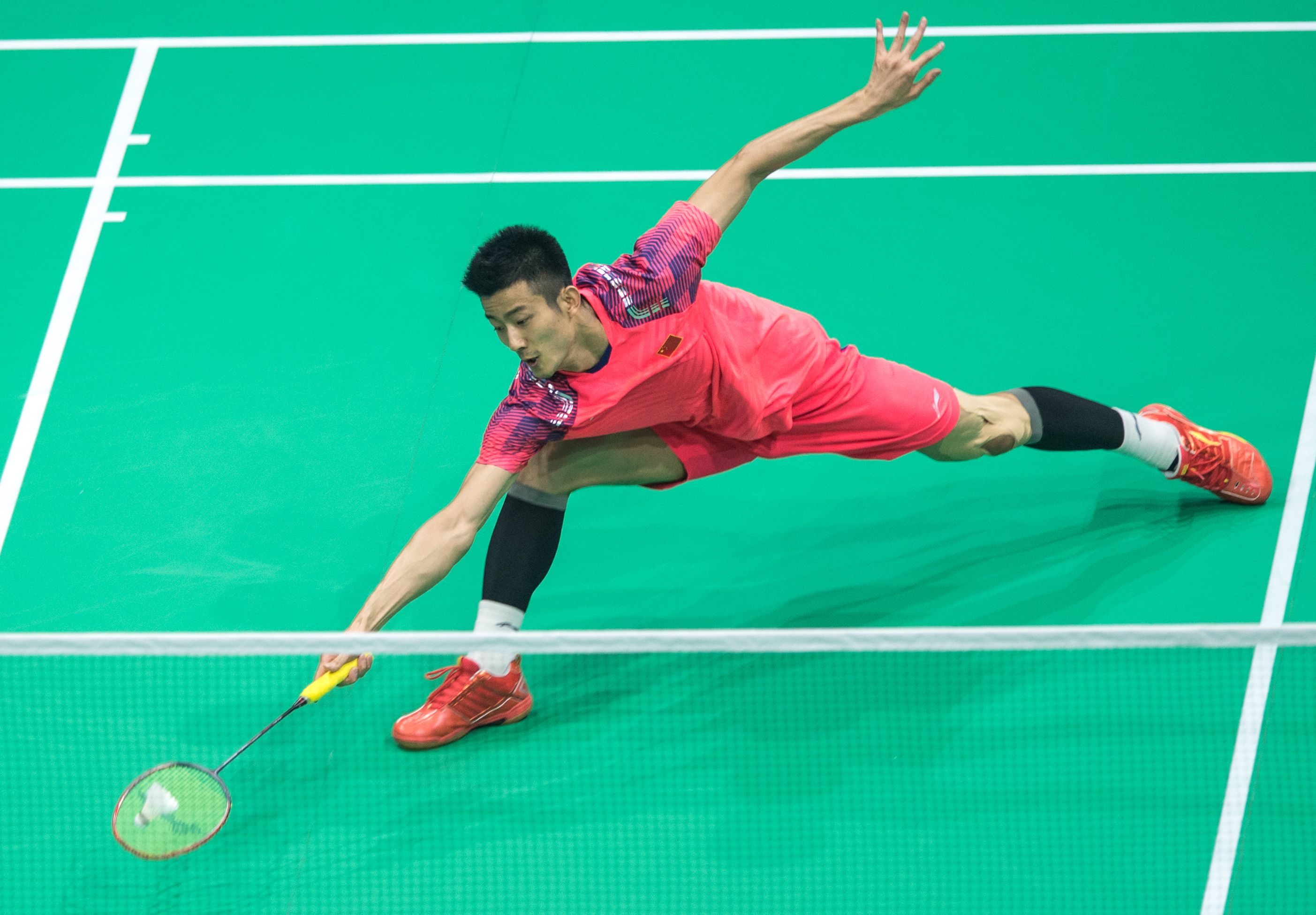 中国羽毛球队强势英格兰羽毛球队，谌龙送出助攻