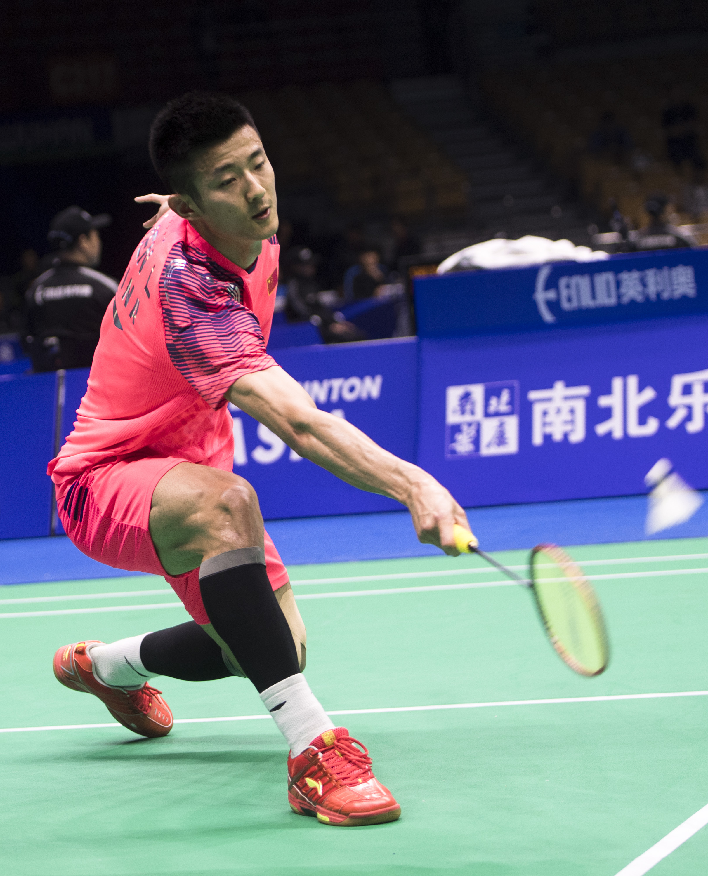 中国羽毛球队强势英格兰羽毛球队，谌龙送出助攻