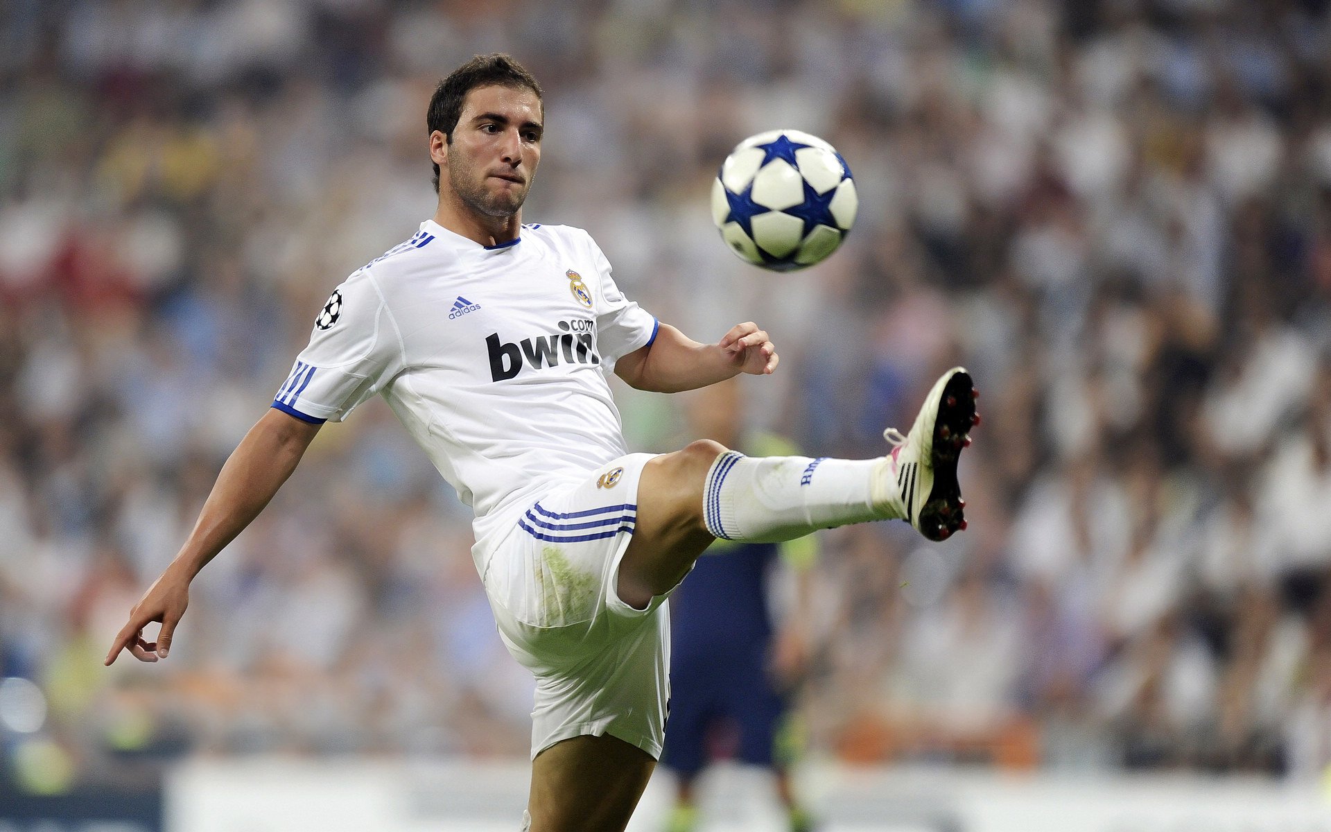 卡塞米罗一锤定音，波兰力克阿尔及利亚背后的关键先生哲学