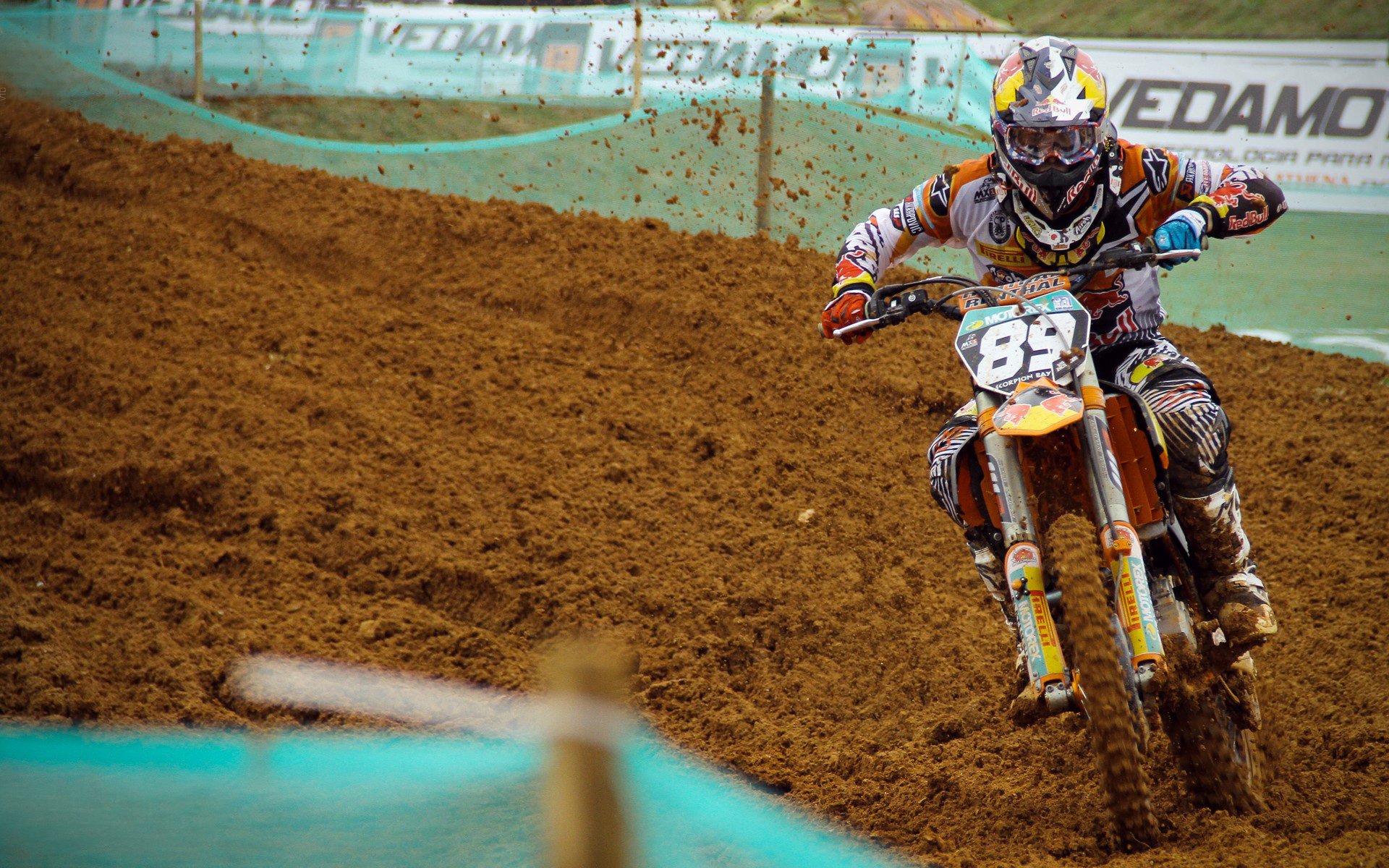 浓眉之夜，F1新赛季揭幕战与篮球巨星的命运交响