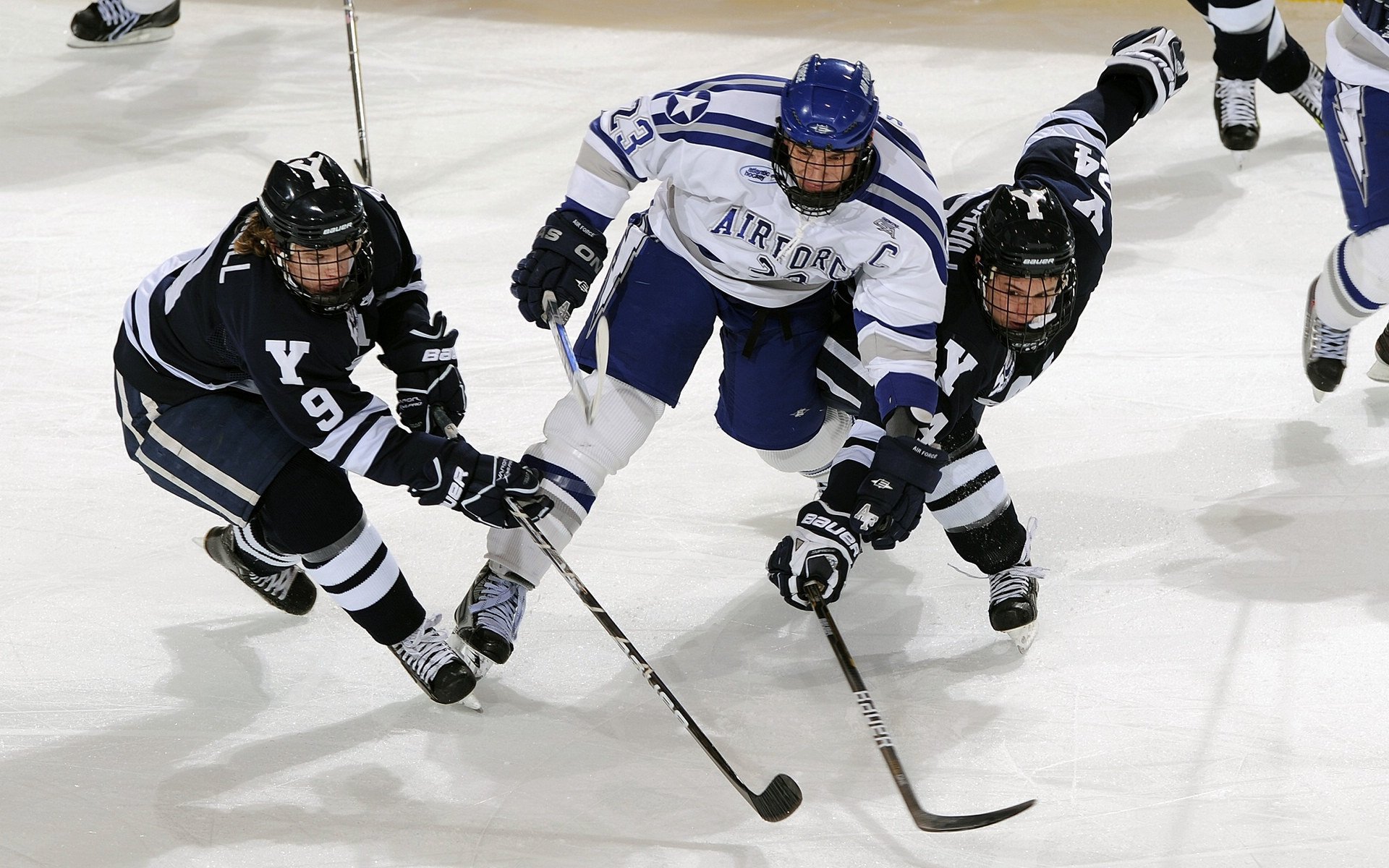 雷霆强势晋级湖人，米切尔硬仗之王，新王当立，时代更迭