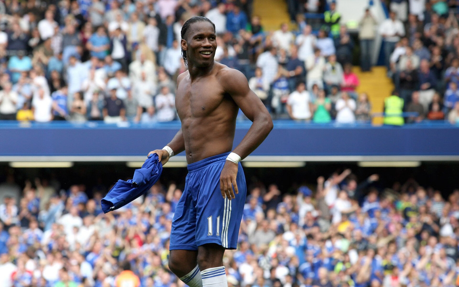 当战火燃烧绿茵，乌克兰的钢铁防线与楚阿梅尼的王者时刻